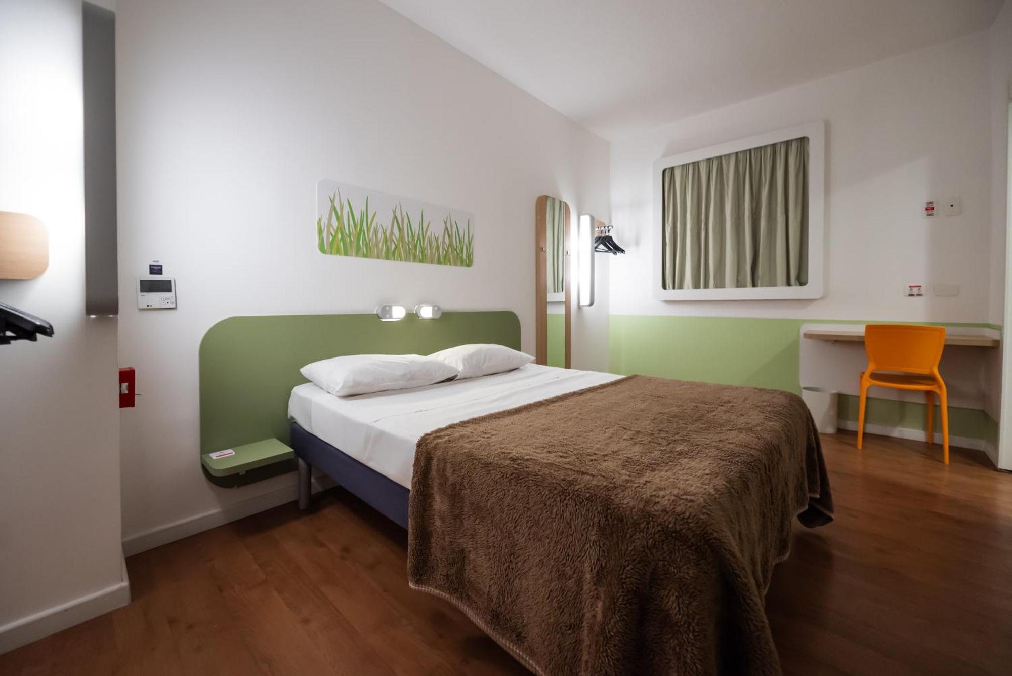 Standard Double Room - Mobility Access,1714081569:JPEG